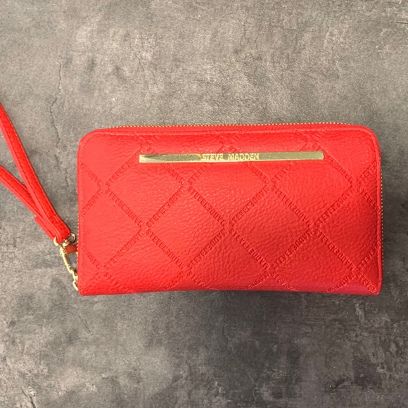Steve Madden Handbags - STEVE MADDON Wallet Wristlet